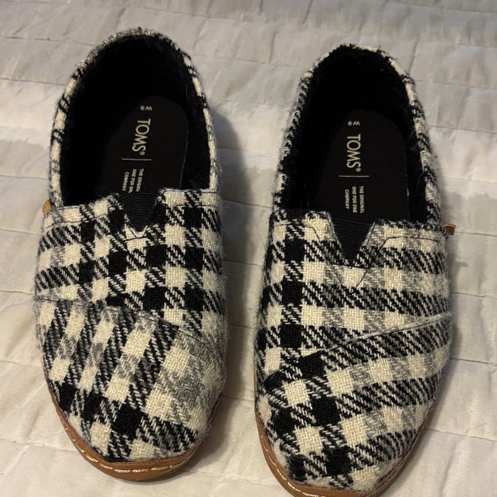 TOMS Checkered Black and White Slip-Ons women’s size 9, great condition